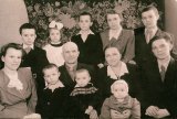  1952 г. Семья Владышевских. Стоят: Анатолий, Татьяна, Борис, Галина, Юрий. В нижнем ряду Елена, Михаил, Феодосий Иванович, Акилина Феодосьевна, Александр